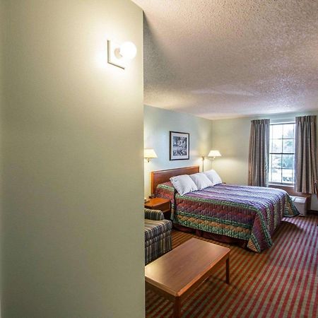 Rodeway Inn Lakeville Exterior foto