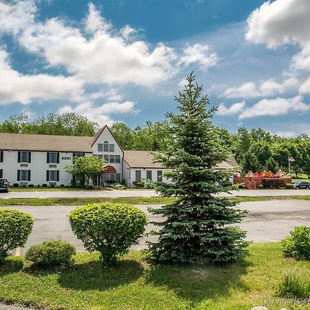 Rodeway Inn Lakeville Exterior foto