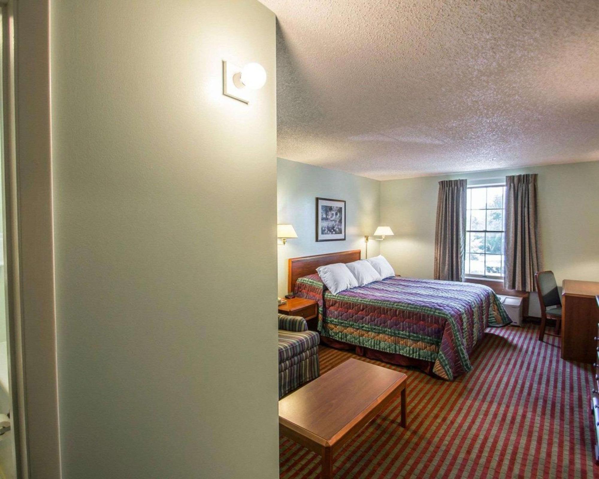 Rodeway Inn Lakeville Exterior foto