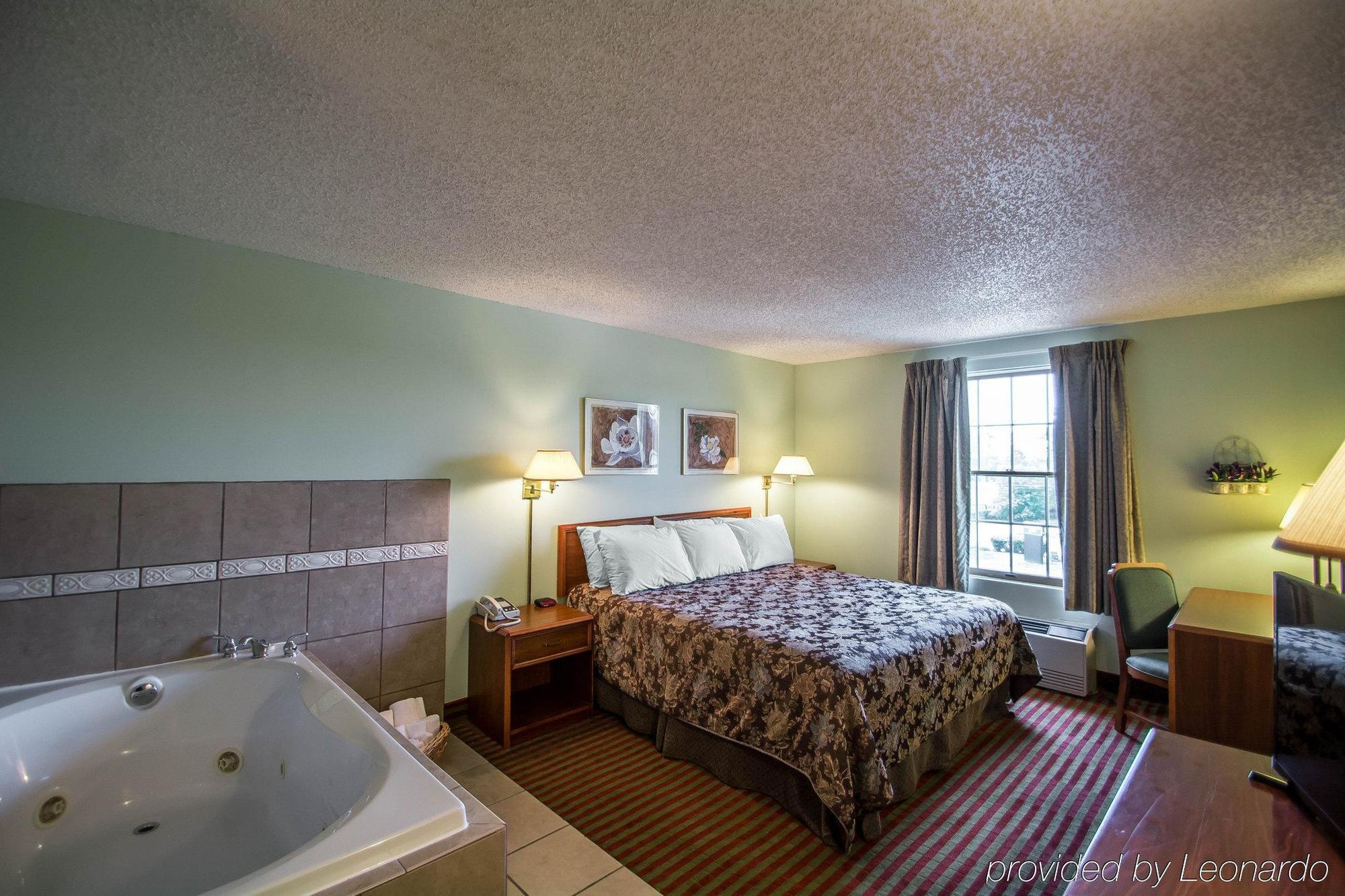 Rodeway Inn Lakeville Exterior foto