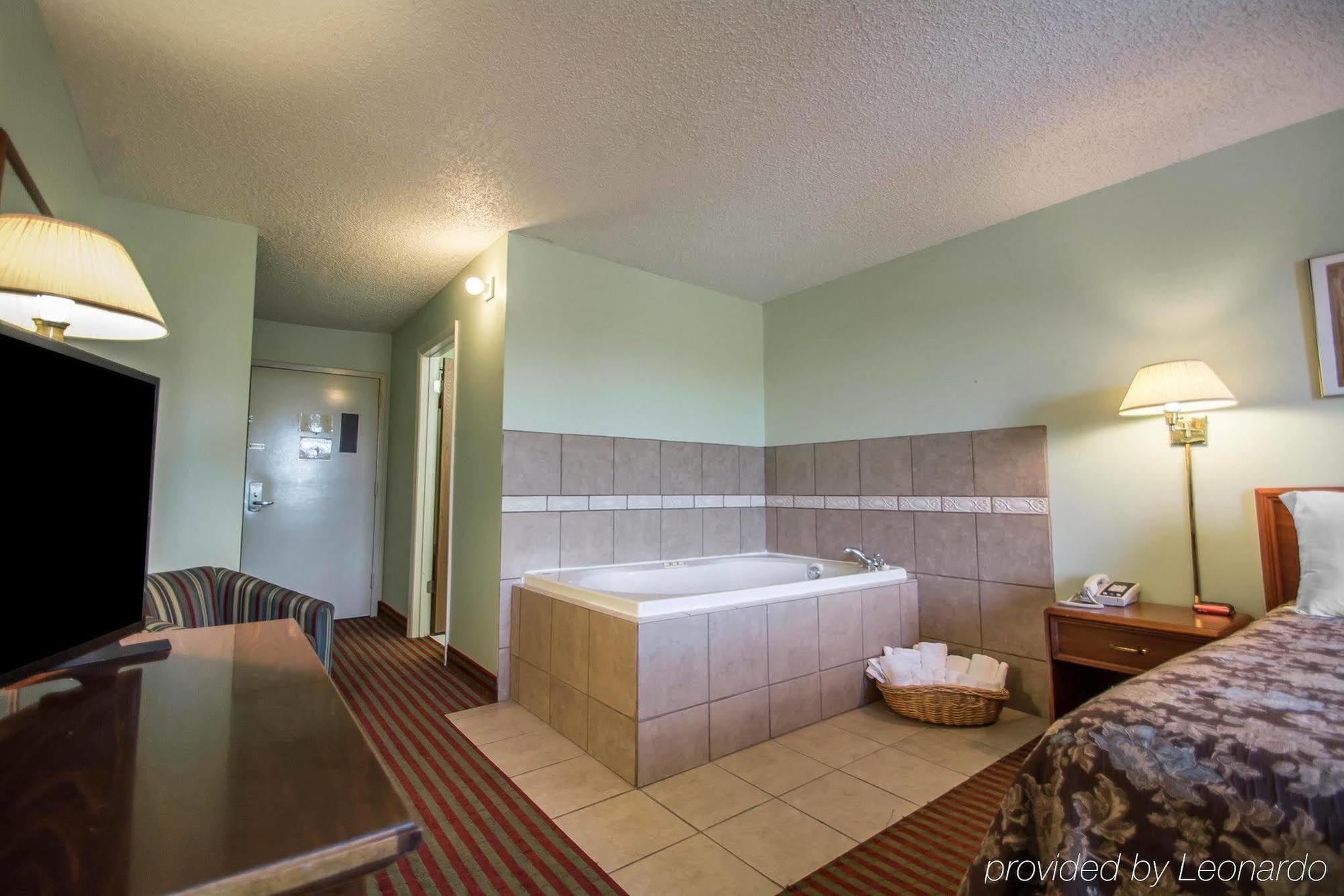 Rodeway Inn Lakeville Exterior foto