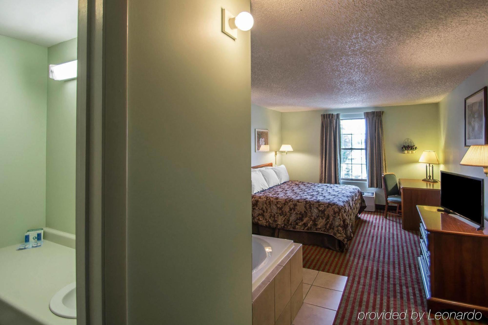 Rodeway Inn Lakeville Exterior foto